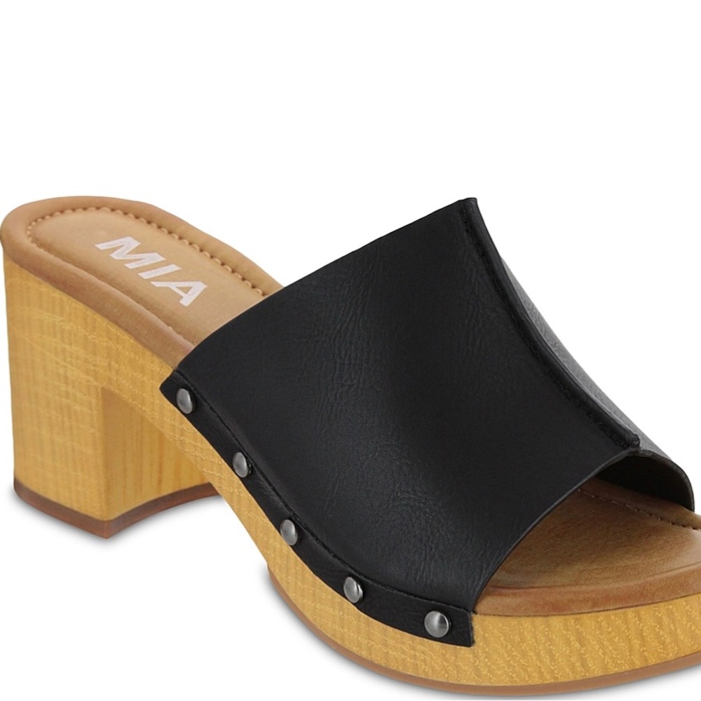 Mia Merel black sandal size 10